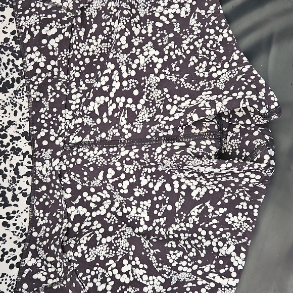 Lululemon Speed Shorts Paisley Black & White   sz 4 - Picture 6 of 8